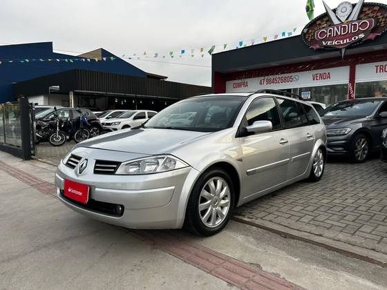 RENAULT MEGANE 1.6 DYNAMIQUE GRAND TOUR 16V FLEX 4P MANUAL RENAULT MEGANE 1.6 DYNAMIQUE GRAND TOUR 16V FLEX 4P MANUAL
